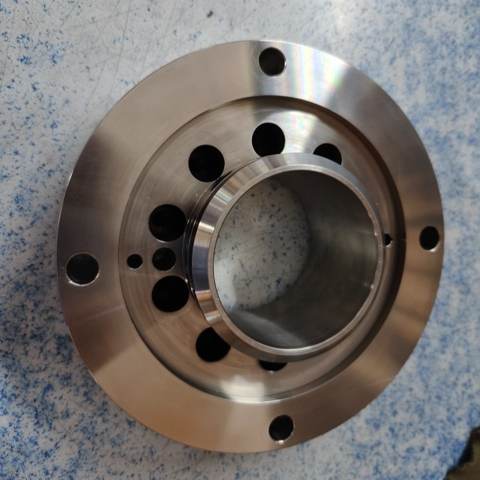 Close-up van een bewerkt metalen onderdeel